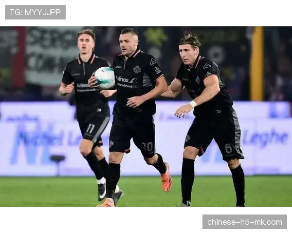 聚焦：老将瓦尔迪训练中加练射门，力争在三月为球队保级贡献力量